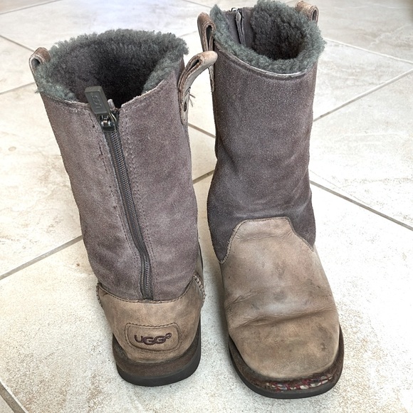 Youth Ugg Tall Boots with Zipper Back Size 2 - Picture 1 of 5